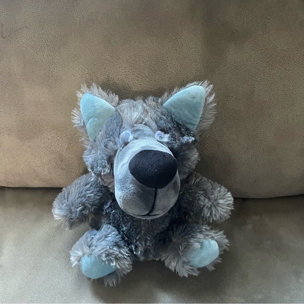 3/$20 ❤️ Gray Wolf Stuffed Toy 8”